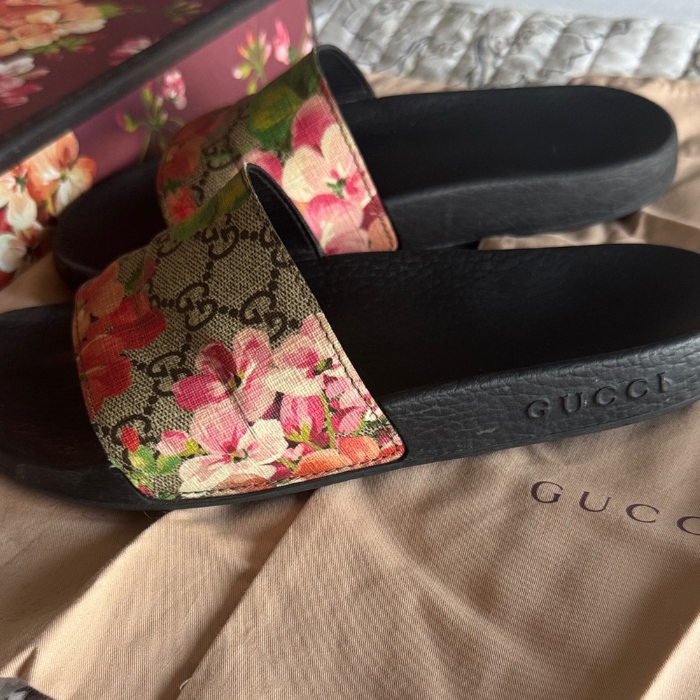 Gucci Bloom Slides - Picture 2 of 4